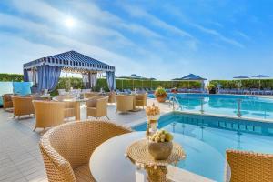 Bazén v ubytování Hotel Delle Mimose nebo v jeho okolí