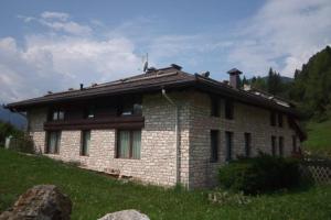 The building in which az apartmanházakat is located
