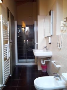A bathroom at Chalet Maso Fradea Family Resort