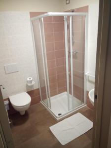 A bathroom at Chalet Maso Fradea Family Resort