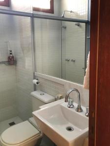 A bathroom at Costa do Sauipe - Casa de Luxo Temporada - Bahia - Condominio Quintas de Sauipe Grande Laguna - Ate 7 Adultos