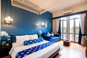 Cama ou camas em um quarto em The Memory at On On Hotel