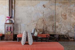 Uma área de estar em The Memory at On On Hotel