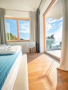 Posteľ alebo postele v izbe v ubytovaní Villa Yanko, large pool stunning sea view