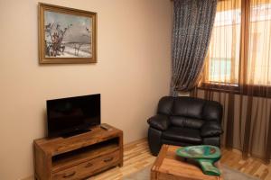 A television and/or entertainment centre at Hotel Motto