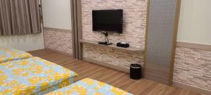 TV in/ali zabaviščno središče v nastanitvi Nice Neighbors Homestay
