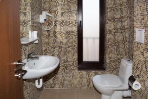 A bathroom at Hotel Motto