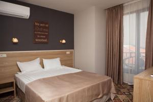 A bed or beds in a room at Hotel Motto