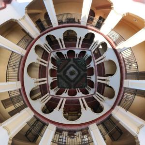 une vue sur le dôme d'un bâtiment dans l'établissement Hotel Los Monteros, à Ciudad Victoria