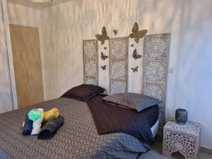 Postel nebo postele na pokoji v ubytování villa dans lo