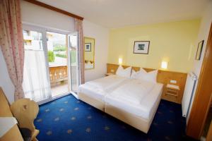 Ένα ή περισσότερα κρεβάτια σε δωμάτιο στο Hotel-Pension Heike