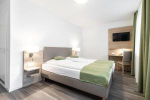Tempat tidur dalam kamar di Köln 2020