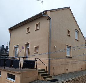 Hoone, kus puhkemaja asub