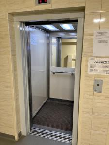 Fotografia z galérie ubytovania Super Apartament GREEN Rondo ONZ Metro NOWE Wifi 300 Mb/s AirCondition Netflix Spotify vo Varšave