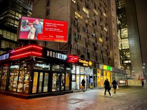 Hostia v ubytovaní Super Apartament GREEN Rondo ONZ Metro NOWE Wifi 300 Mb/s AirCondition Netflix Spotify