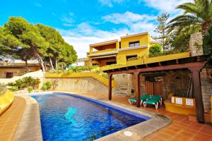 The swimming pool at or close to El Portet - beachfront holiday home with private pool in Moraira