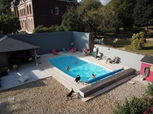 a group of people playing in a swimming pool at CHATEAU D HUGLEVILLE in Hugleville-en-Caux