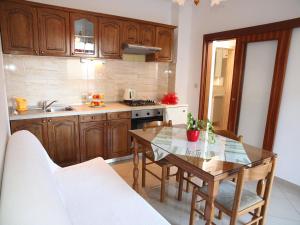 Köök või kööginurk majutusasutuses Apartman Marija