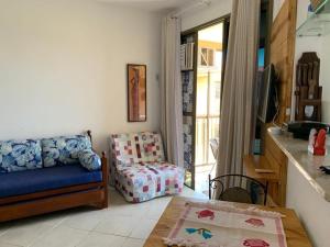 a living room with a couch and a chair at Sahy - Aldeia dos Reis, Condado - Apartamento Quarto e Sala in Mangaratiba +144 photos