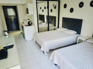 Giường trong phòng chung tại Hotel y suites acapulco mediterrane +76 ảnh