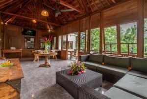 Posezení v ubytování Graha Petulu Ubud by Pramana Villas