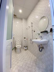 Homestay Da Quy tesisinde bir banyo