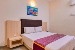 a bedroom with a bed in a room at Geopark Hotel Kuah Langkawi in Kuah
