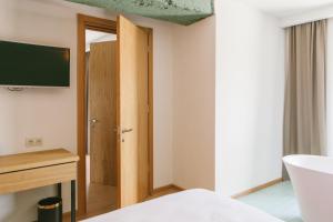 Μια τηλεόραση ή/και κέντρο ψυχαγωγίας στο Intourist Kazbegi