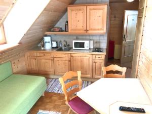 A kitchen or kitchenette at Appartements Futtertrögl