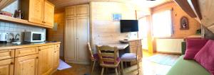 A kitchen or kitchenette at Appartements Futtertrögl
