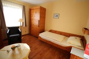 Postel nebo postele na pokoji v ubytování Hotel garni Zur Post