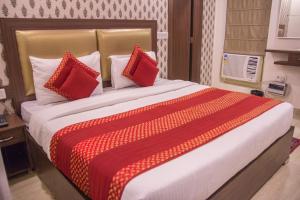 Postel nebo postele na pokoji v ubytování Hotel Pawan Plaza Near BLK-Max Hospital
