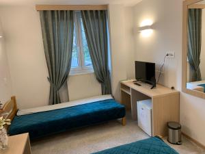 Katil atau katil-katil dalam bilik di Garni hotel Vir