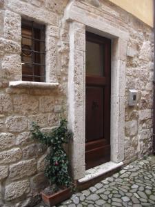 a building with a christmas tree next to a door at Atelier B&B in Ascoli Piceno