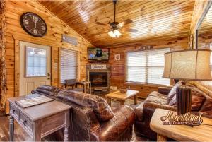 a living room with leather furniture and a clock at Southern State Of Mind in Pigeon Forge
