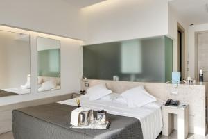 Cama ou camas em um quarto em Smy Aran Blu Roma Mare