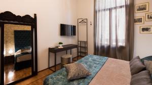 TV a/nebo společenská místnost v ubytování B&B Cà del Poeta