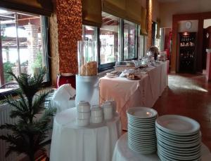 Reštaurácia alebo iné gastronomické zariadenie v ubytovaní Castella Beach