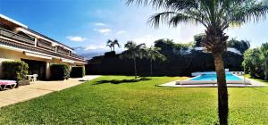 Bazén v ubytování Elegant and Peaceful Aparments with Pool and Garden nebo v jeho okolí