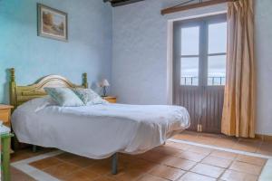 A bed or beds in a room at Hotel Almejí