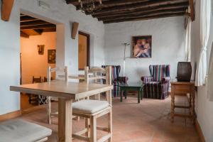 A seating area at Hotel Almejí