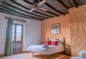 A bed or beds in a room at Hotel Almejí