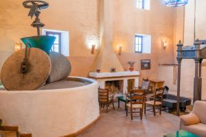 A seating area at Hotel Almejí