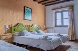 A bed or beds in a room at Hotel Almejí