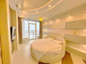 Кровать или кровати в номере Most City Apart-Hotel