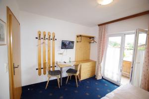 Μια τηλεόραση ή/και κέντρο ψυχαγωγίας στο Hotel-Pension Heike
