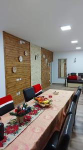 a dining room with a table with a bowl of fruit at Casa MYM in Moisei +44 photos
