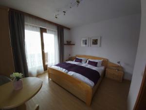 Posteľ alebo postele v izbe v ubytovaní B&B Pension Karlsdorfer Hof