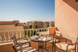 a balcony with a table and chairs on a balcony at Villa Rossa 2 in Tučepi