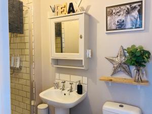 Gallery image of The Old General Store At The Laurels in Glastonbury +20 photos